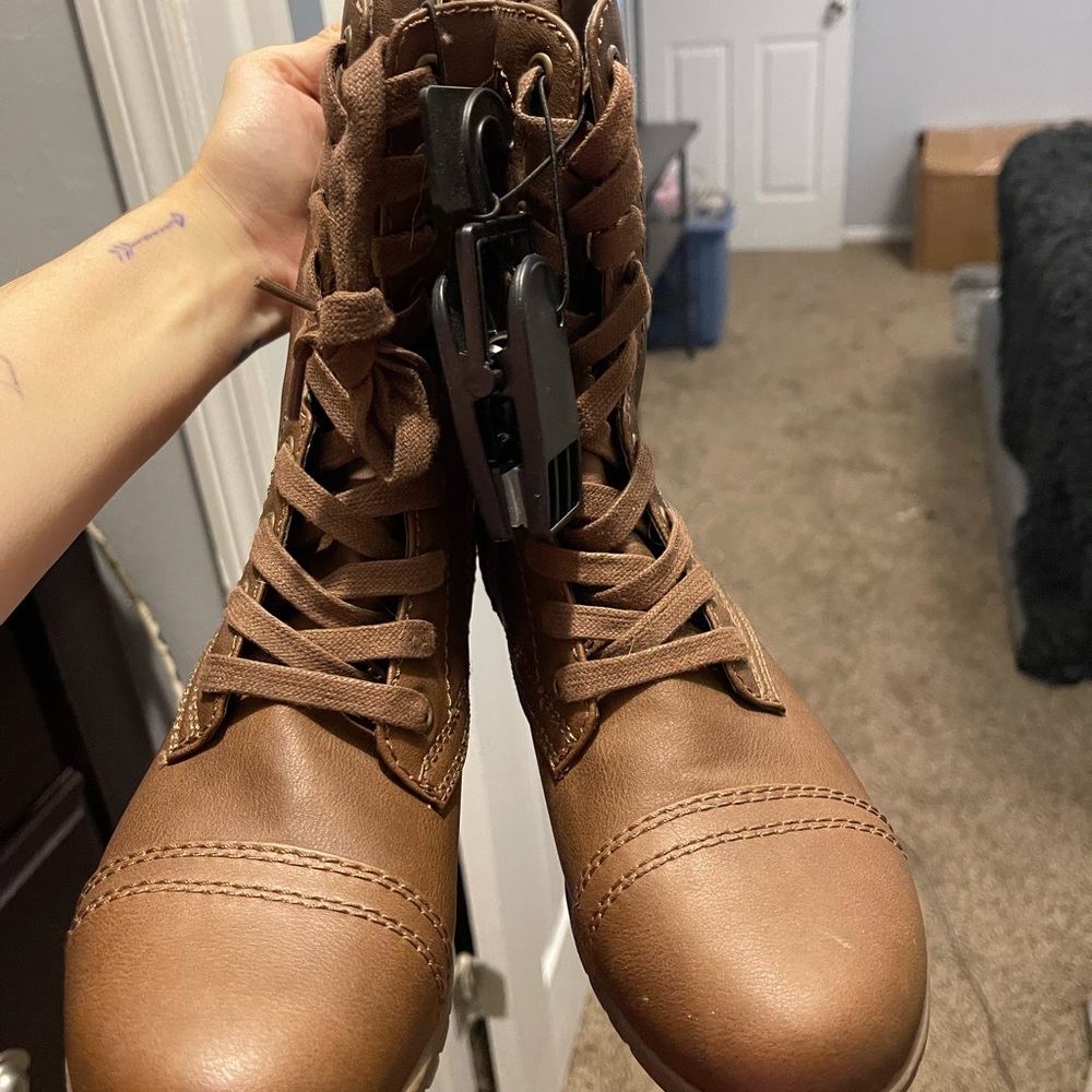WOMENS BOOTS